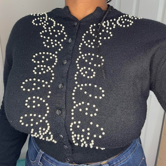 Pearl studded sweater - Picture 3 of 4